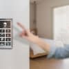 Mit dem LCN Bedien-Panel GT12 wird die Bedienung der LCN Smart Home Funktionen spielend einfach