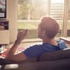 Amazon Fire TV Stick bietet Videostreaming, Sprachassistentin Alexa und Smart Home Funktionen