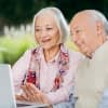Moderne Smart Home Technik hält Senioren fit
