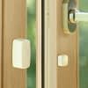 Elgato Eve Door & Window kann an Fenstern und Türen angebracht werden