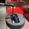 Mit dem Saros Z70 hat Roborock einen Saugroboter mit Greifarm auf der CES 2025 vorgestellt