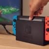 Die Nintendo Switch Gaming-Konsole lässt sich am TV, unterwegs oder als Tischmodell nutzen