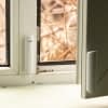 Mit einem Tür- und Fenstersensor schützen Nutzer nicht nur ihr Haus, sondern auch die Umwelt.