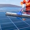 Das regelmäßige Reinigen von Solaranlagen kann die Effizienz steigern