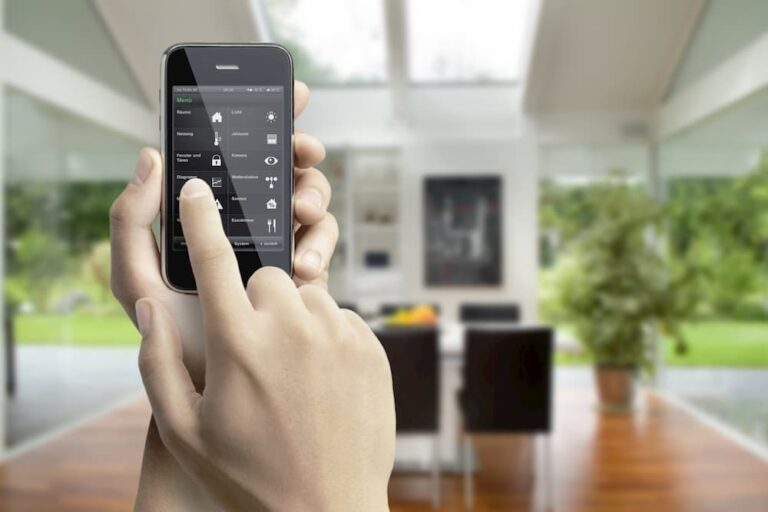 Gira HomeServer für das intelligente Gebäude