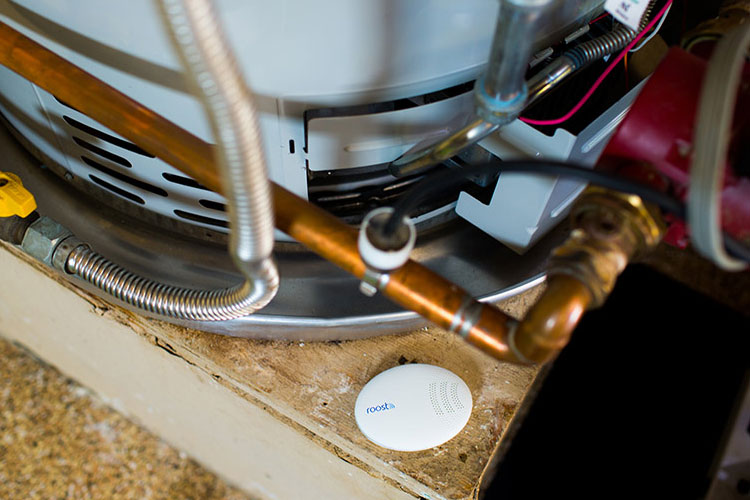 Sensor von Roost schützt vor Rohrbruch und Wasserlecks