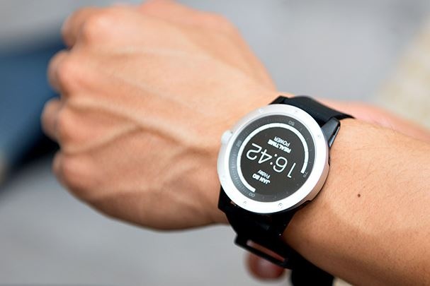 MATRIX PowerWatch – Laden Sie Ihre Smartwatch noch?