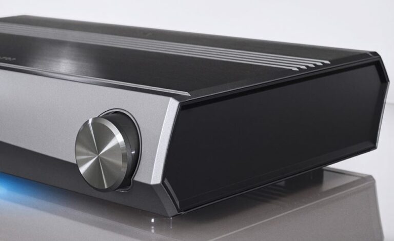 Denon Electronics spielt mit HEOS AVR auch Surround-Sound