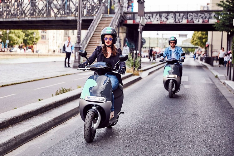 COUP: E-Scooter per App leihen in Berlin und Paris