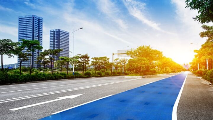 Solmove Solarstraßen könnten E-Autos bald beim Fahren laden