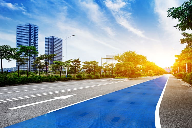 Solmove Solarstraßen könnten E-Autos bald beim Fahren laden