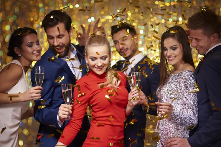 Silvester mit Echo: „Alexa, was hilft gegen den Kater?“