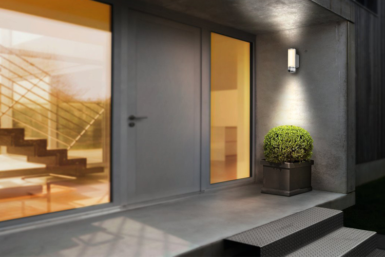 Bosch Smart Home Eyes: Outdoor WLAN-Kamera mit Beleuchtung