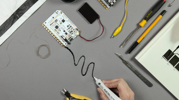 Bare Conductive malt Schaltkreise mit leitfähiger Farbe