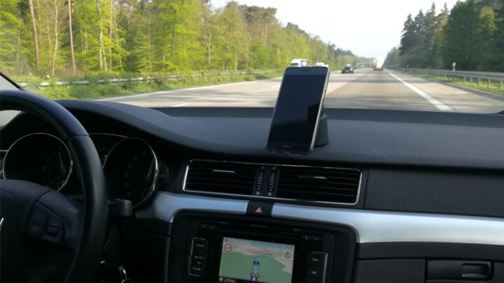 Logitech ZeroTouch im Test: Alexa-Steuerung fürs Auto