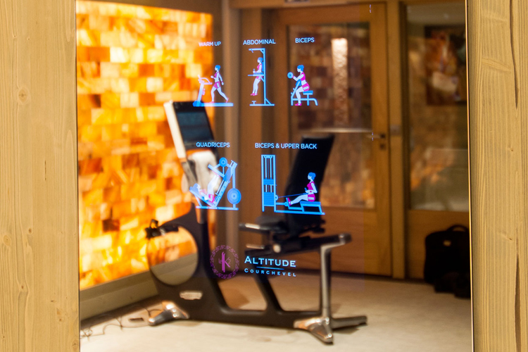 Anna: Personalisierbarer, digitaler Spiegel mit Display