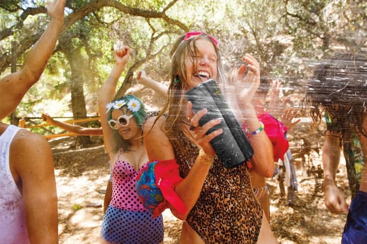 Ultimate Ears Megaboom Test-Überblick: Funktionen & Bewertungen