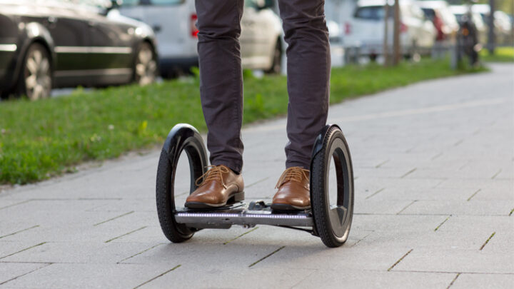 UrmO: Faltbarer Hybrid aus Hoverboard und E-Scooter