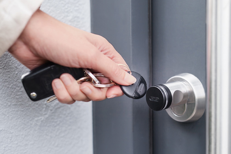 Elektronisches Türschloss installieren – so geht’s