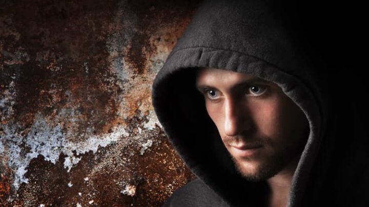 Einbrecher: An diesen Merkmalen erkennt man verdächtige Personen