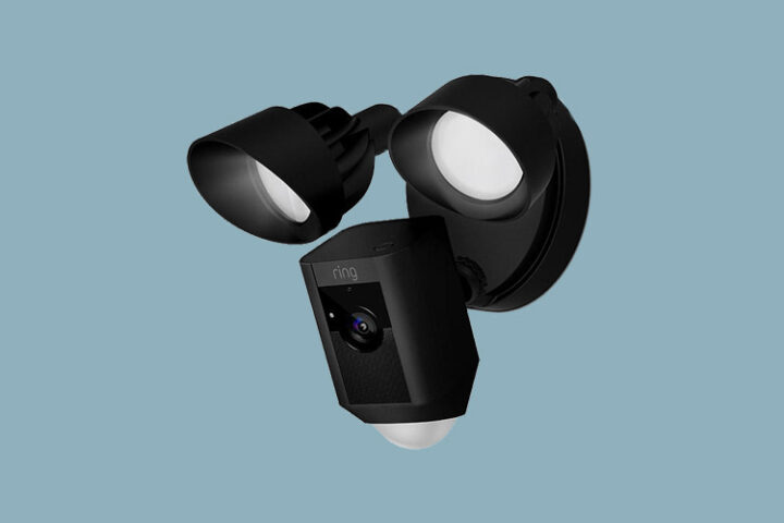 Ring Floodlight Cam Tests: Überwachung mit Sirene und Flutlicht