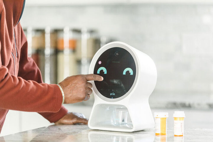 Pria – intelligenter Medikamenten-Roboter mit smart Display