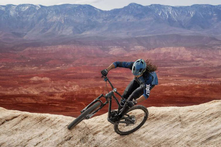 ABUS Fahrradhelme mit QUIN-Crash-Erkennung