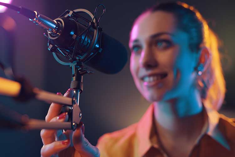 Top 10 Audible Original Podcasts – Fußball, Mord & Welt retten