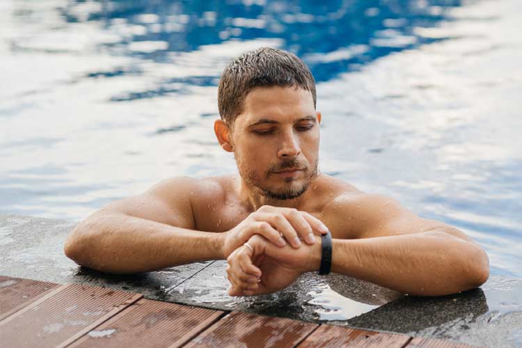 Die besten Fitnesstracker zum Schwimmen im Test-Check