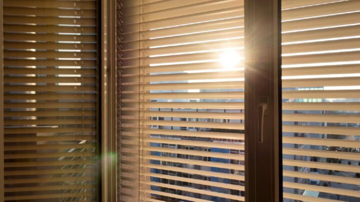 Rollladen per App steuern: Komplettsets und Kosten im Check