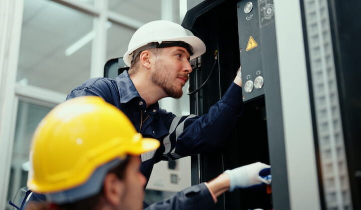 Elektroinstallation – Elektriker rufen oder selbst Hand anlegen?
