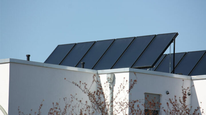 Photovoltaik auf dem Flachdach – was muss beachtet werden?