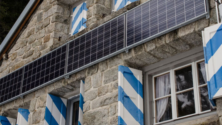 Photovoltaikanlage an der Hauswand montieren – so geht’s