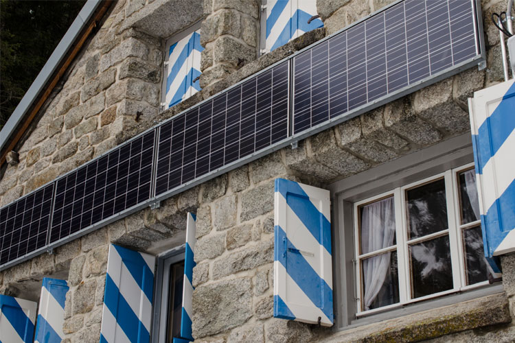 Photovoltaikanlage an der Hauswand montieren – so geht’s