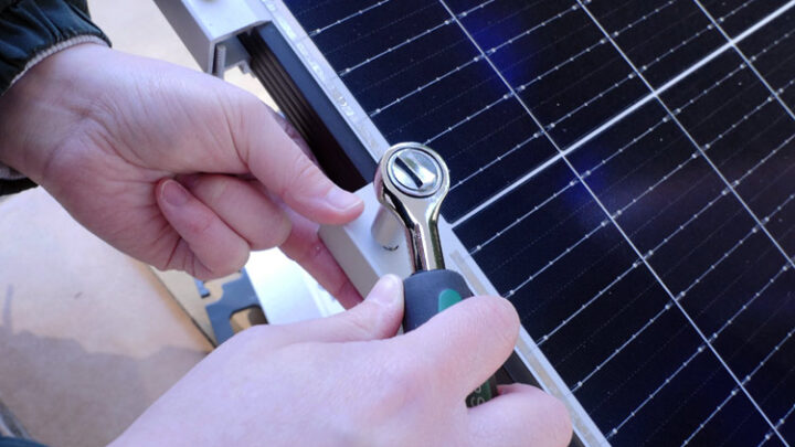 Balkonkraftwerk installieren – in 10 Schritten zur Solaranlage