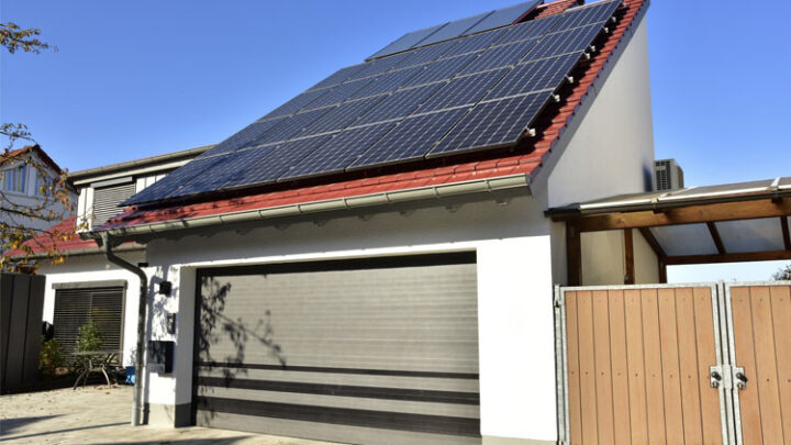 Die optimale Dachneigung für Photovoltaikanlagen – So geht‘s