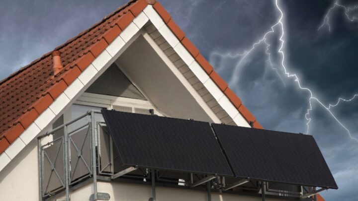 Blitzschutz für Balkonkraftwerke – Auf was ist zu achten?