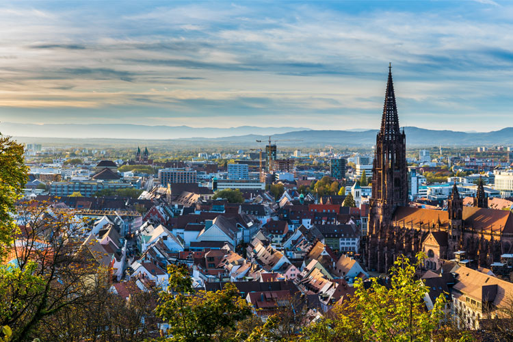 Photovoltaik in Freiburg: Hier Solarteur und Elektriker finden