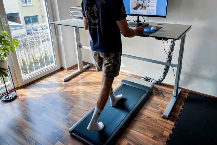 Kingsmith WalkingPad P1 Schreibtisch Laufband im Test