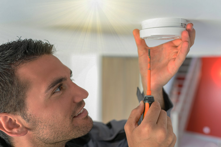 Rauchmelder wechseln: Wer muss sich 2024 darum kümmern?