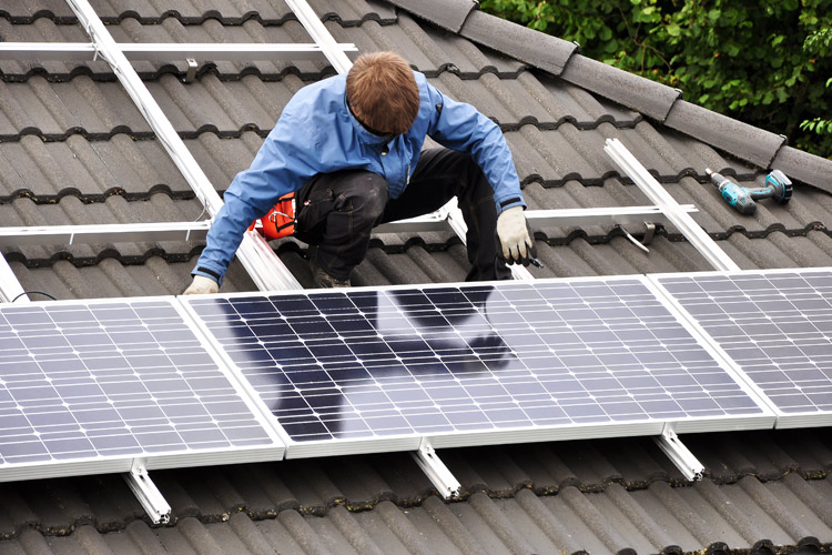 Balkonkraftwerk mit Installations-Service bestellen – geht das?