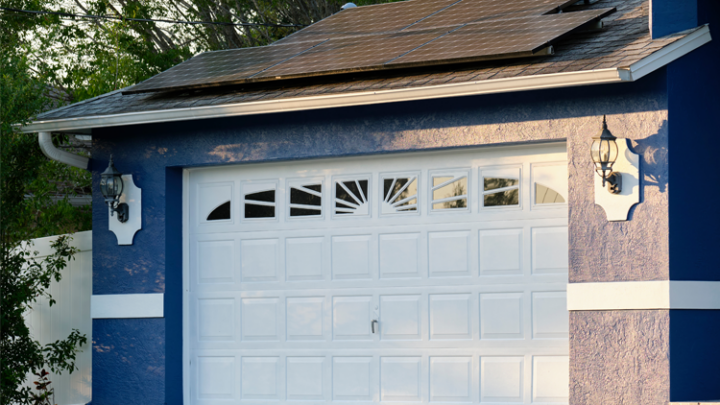 Photovoltaikanlage auf dem Garagendach: Lohnt sich das?