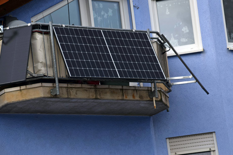 Balkonkraftwerk erden: Wie sinnvoll ist das?