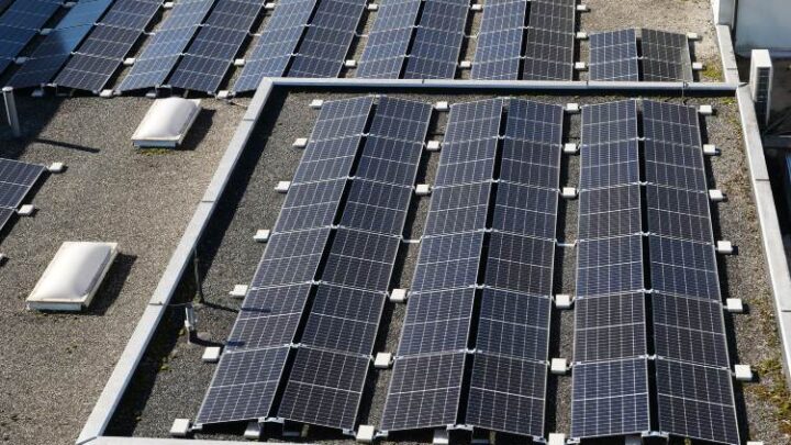 Lager-, Industrie- und Gewerbehallen PV-Anlage: Vorteile & Kosten