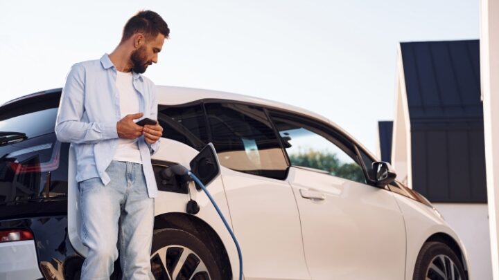 Palmölschwindel führt zu niedrigeren Prämien für E-Autobesitzer