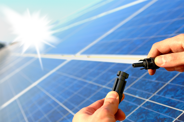 Solarmodule verbinden: Reihen- oder Parallelschaltung?