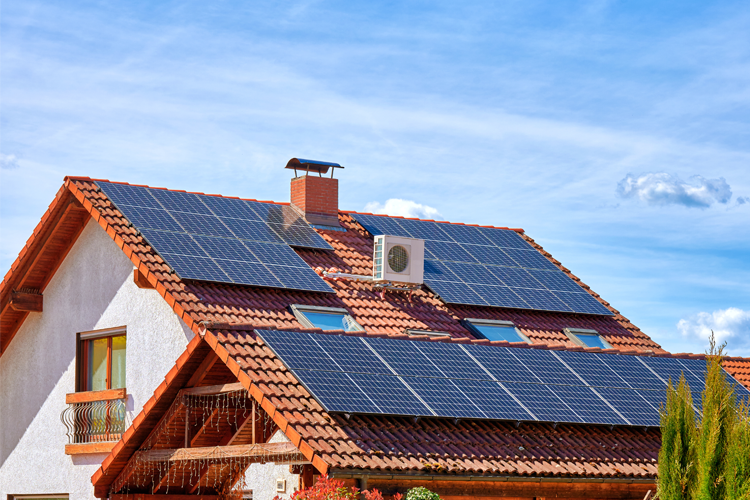 Wärmepumpe mit Solarthermie richtig kombinieren – so geht´s