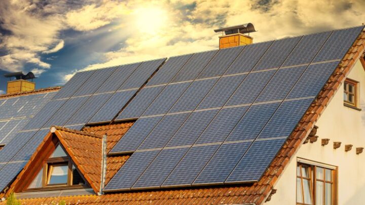 Photovoltaik im Altbau: Kosten und Anbieter Erfahrungen