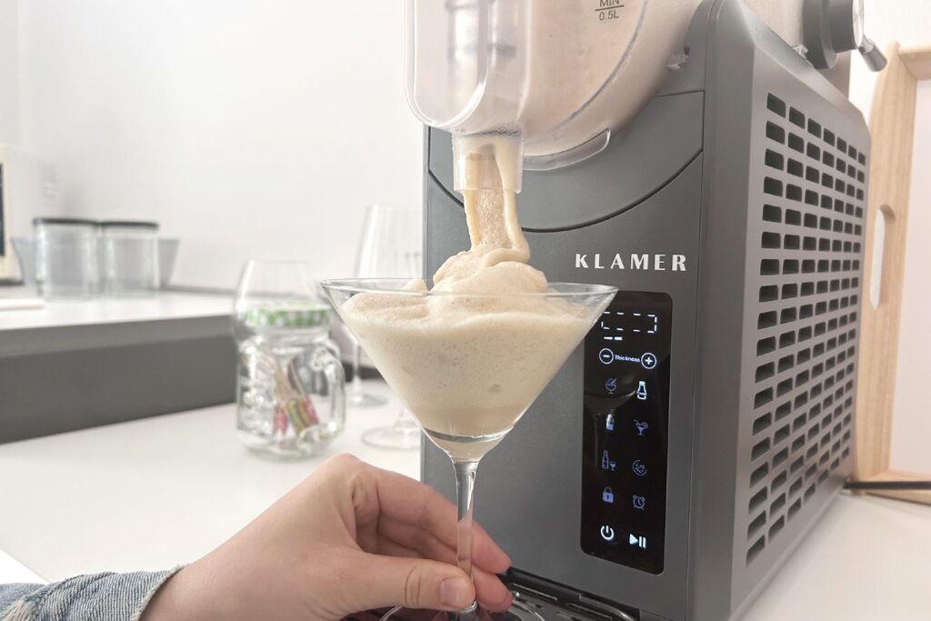 Wir durften den Klamer Slushmaker testen und verraten, wie gut er ist