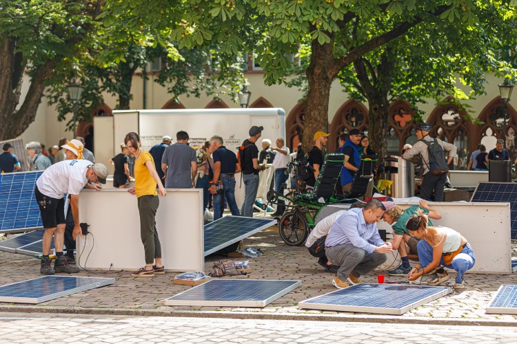 Weltrekord! Balkonkraftwerk Upcycling in Freiburg